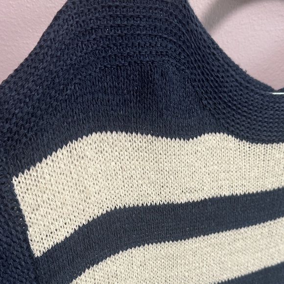 Cable & Gauge Navy and Cream Knit Top - Picture 3 of 9